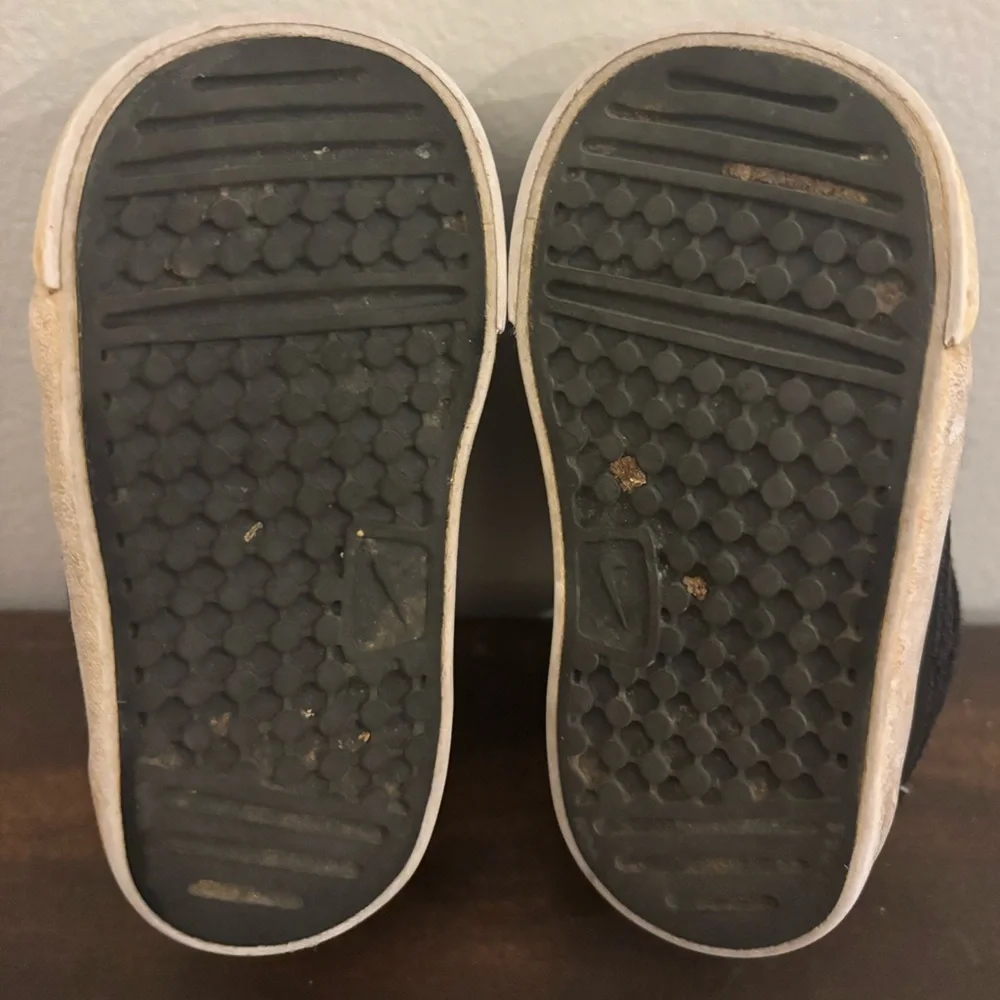 NIKE | Kids/Toddler Black Sneakers Size 4C
